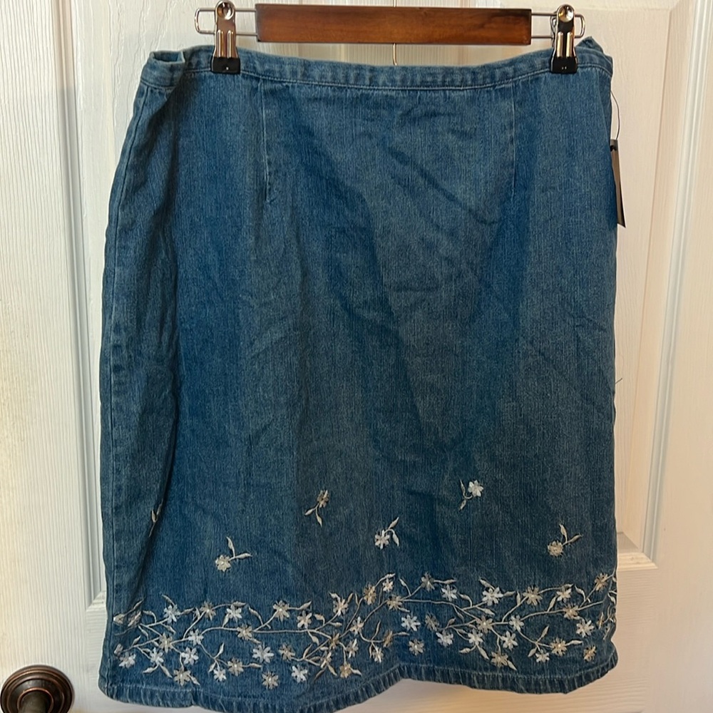 Gloria Vanderbilt denim skirt